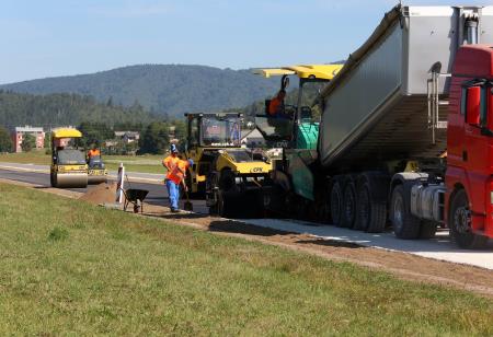 ASFALTIRANJE KOLESARSKE POTI CERKNICA  DOLENJE JEZERO 08 FOTO LJUBO VUKELIČ